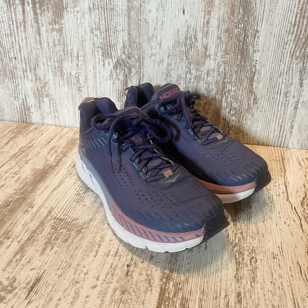 Hoka One Clifton 5 size 9 D Wide
